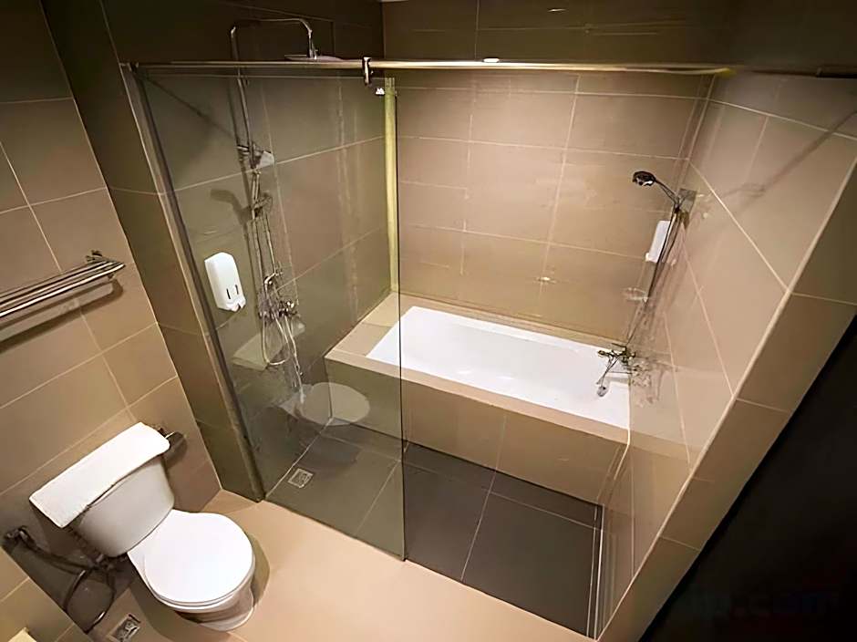 L Hotel