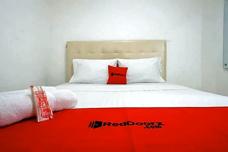 RedDoorz near Mall Ratu Indah 3