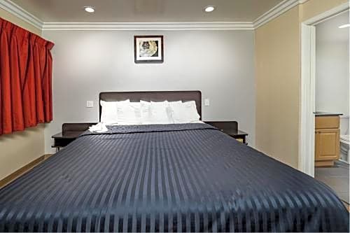 Travelodge by Wyndham Sacramento Convention Center – Sacramento, CA