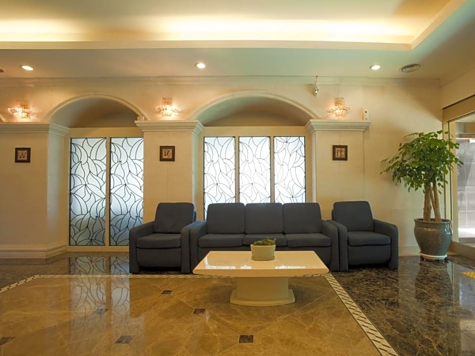 Elin Hotel