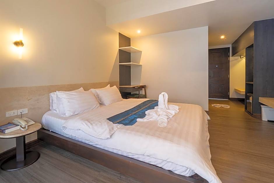 Photo 1 of 10 of Superior 1 King Bed