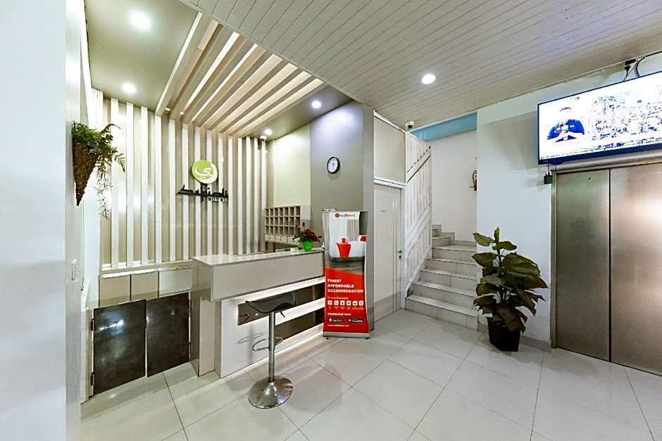 RedDoorz near Pasar Baru Bandung