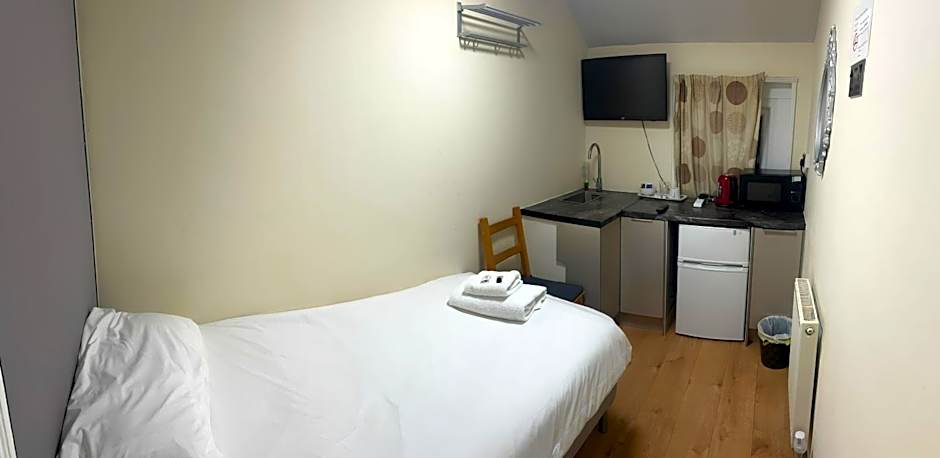 Hollybush Guest House