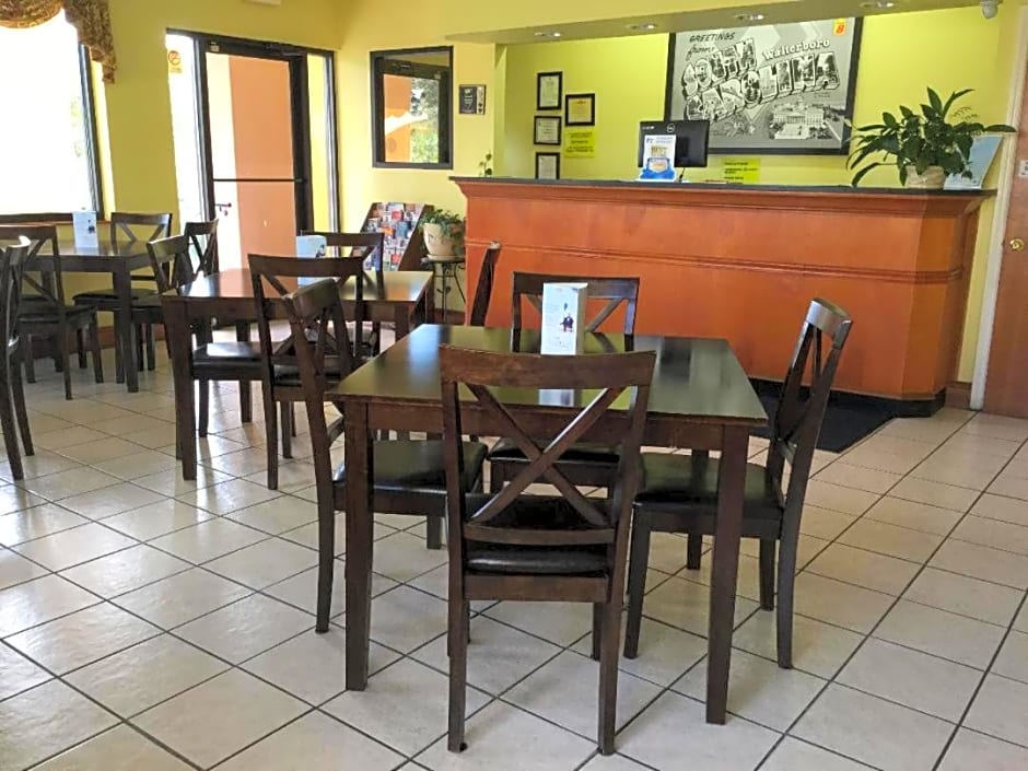 Super 8 by Wyndham Walterboro