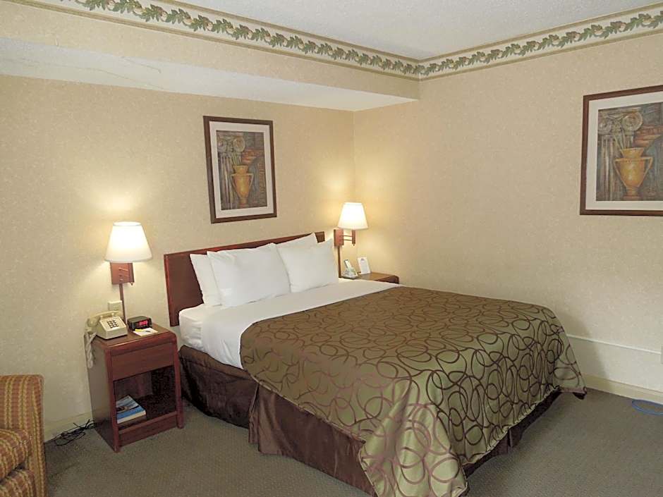 Days Inn by Wyndham Cleveland Lakewood