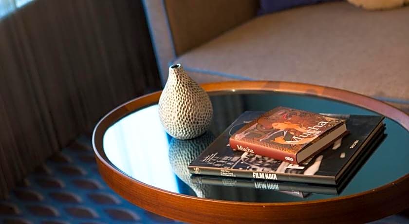 Renaissance by Marriott Izmir Hotel