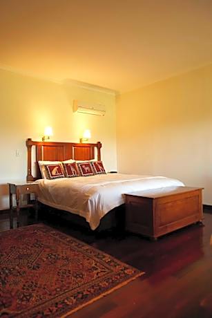 1 King Bed Suite, Accessible