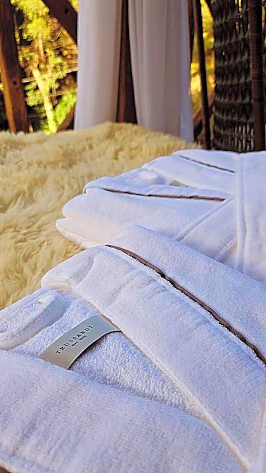 Chalét com jacuzzi sauna lareira e telao cinema