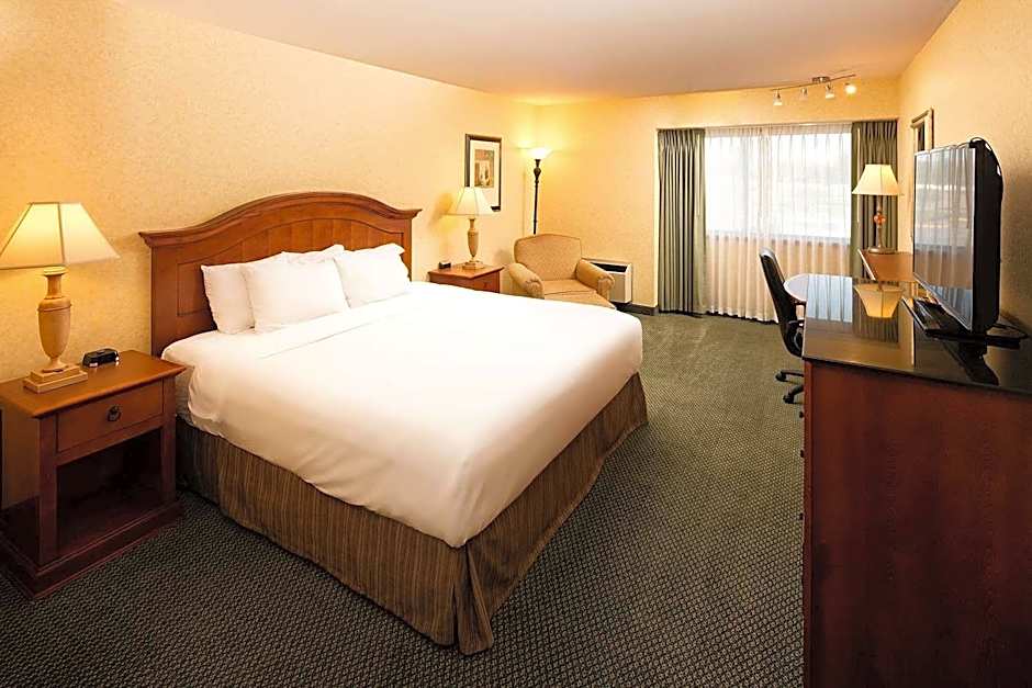 Red Lion Hotel Columbia Center
