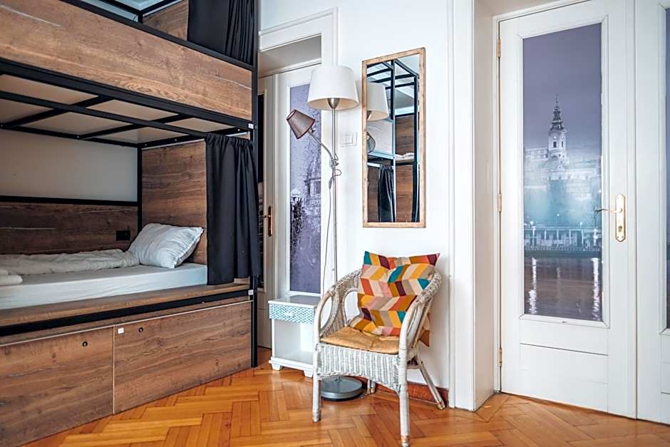 Central 4 Bedroom 154m2 Apartment with terrace