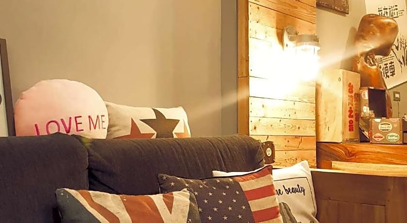 角舍背包客棧 -近火車站