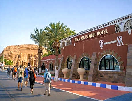 Deluxe Double Room (2 Adults + 1 Child)