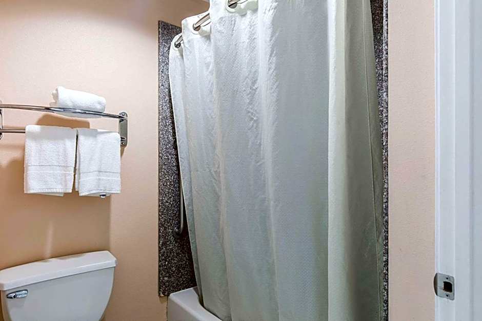 Quality Inn & Suites Bridge City/Orange