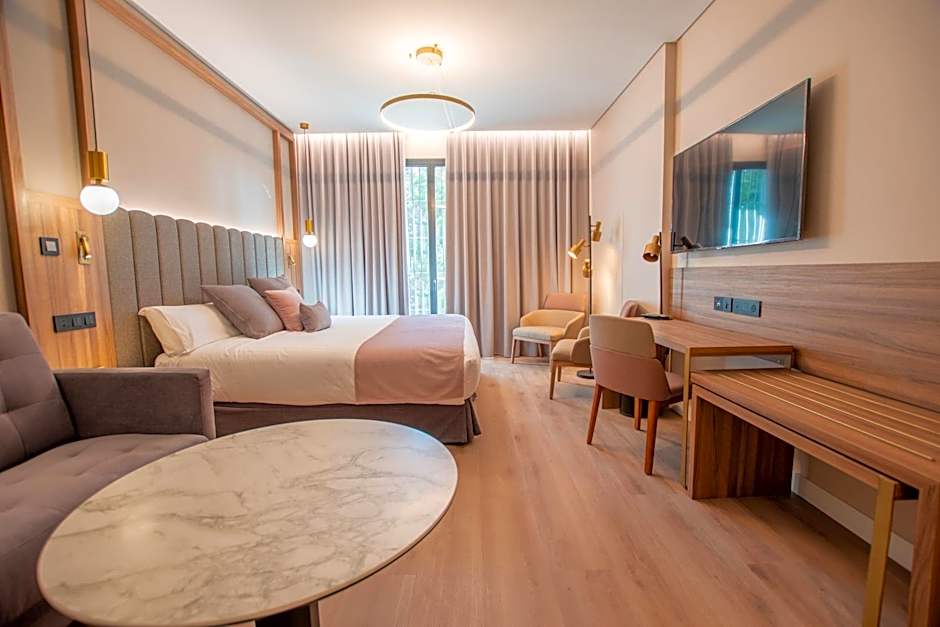 Hotel Giralda Center