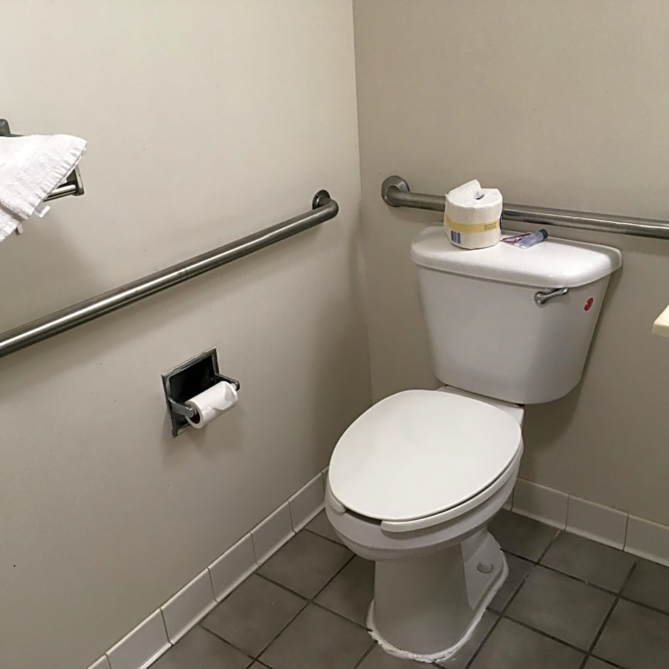 President Inn & Suites