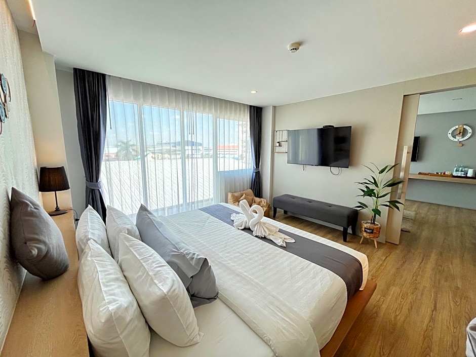 Photo 1 of 10 of Studio 1 King Bed Suite, City View