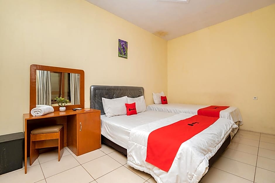 RedDoorz Syariah At Danau Maninjau Sawojajar