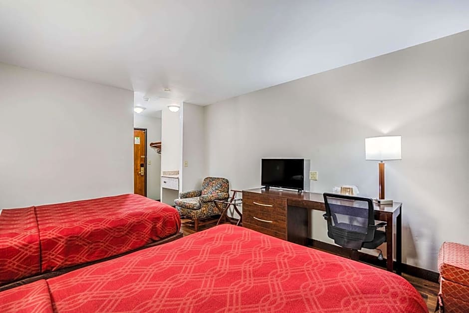 Econo Lodge Airport - Milwaukee