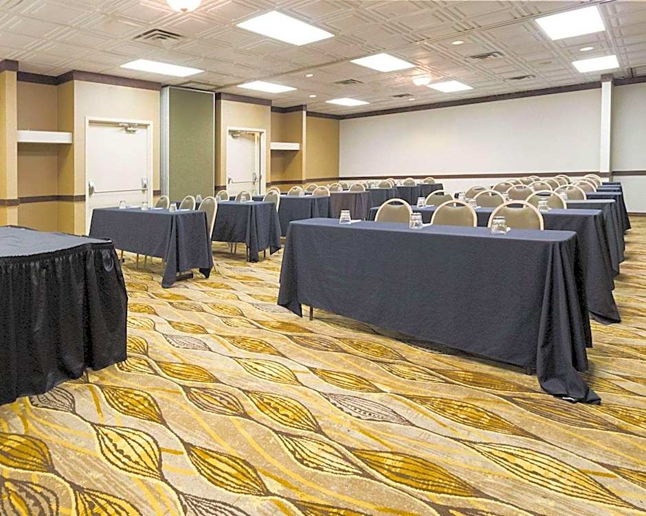 Comfort Inn & Suites Airport Syracuse