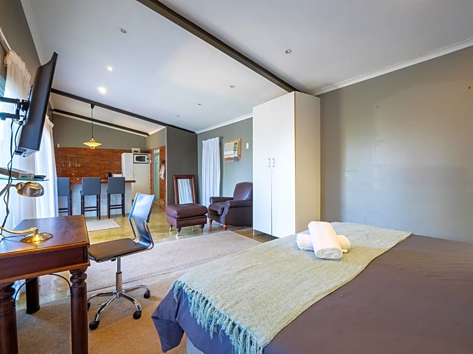 Private Studio flatlet, Uncapped Wifi, Netflix,Full DSTV