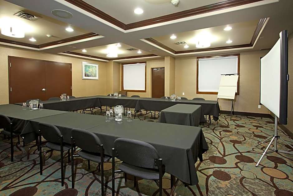 Holiday Inn Express Hotel & Suites Vernon By IHG