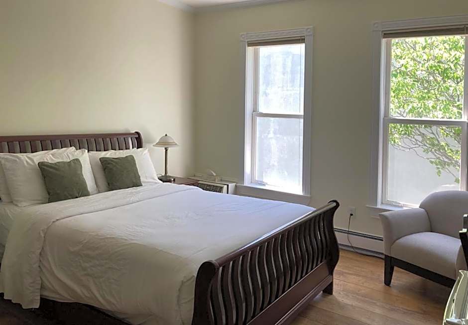 Lunenburg Arms Hotel