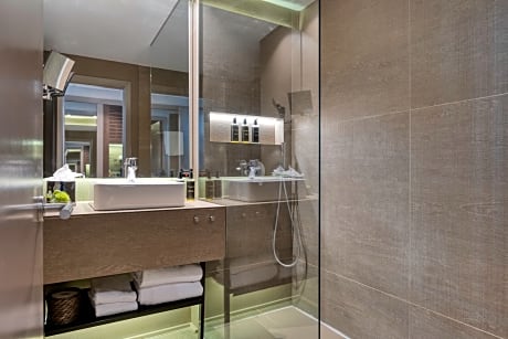 SINGLE ROOM