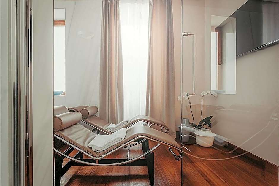 Bacã Suites, Restaurant & Bar