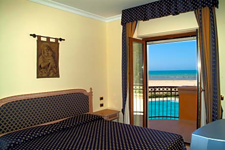 Superior single use room