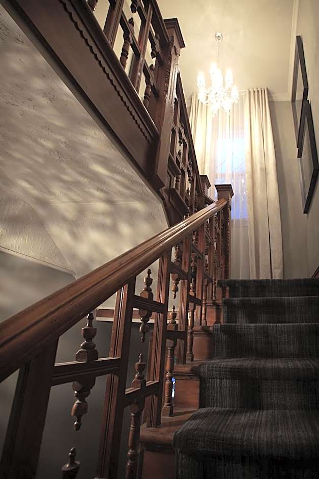 Le Pleasant Hôtel & Café