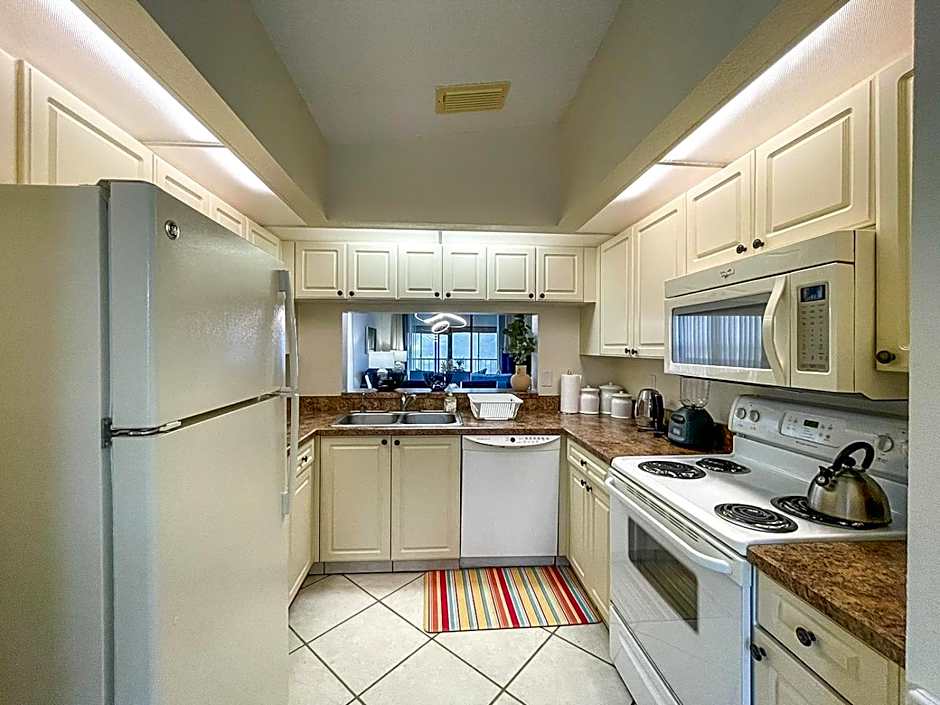 Spacious Shorewalk 2B-2B Condo near Anna Maria Island, Beaches & IMG Academy