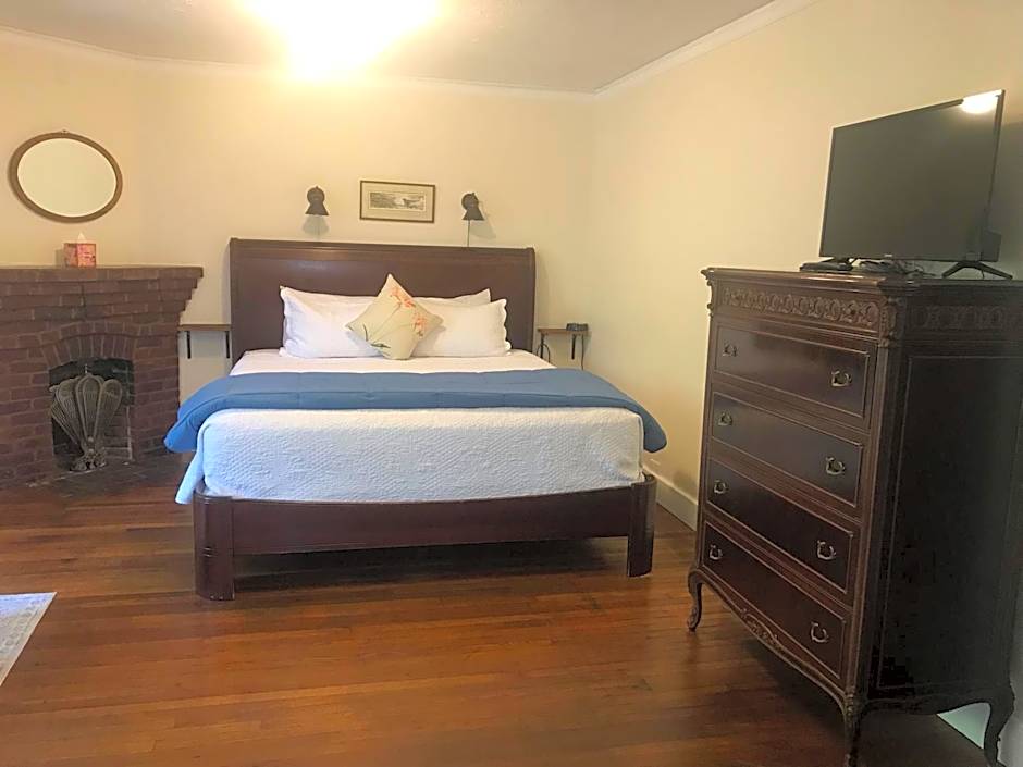 Photo 1 of 6 of Superior 1 King Bed