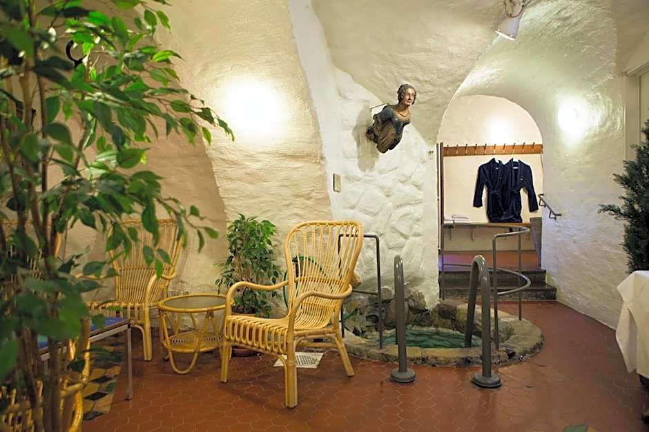 Lady Hamilton Apartments