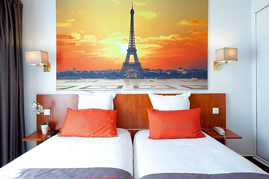 Alyss Saphir Cambronne Eiffel