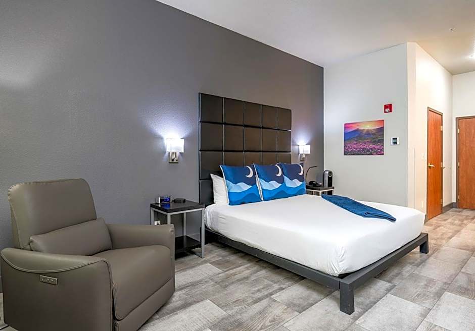 Photo 1 of 11 of Standard 1 King Bed