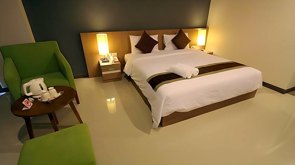 S Tara Grand Hotel