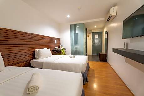 Premier Twin Room – With Window
