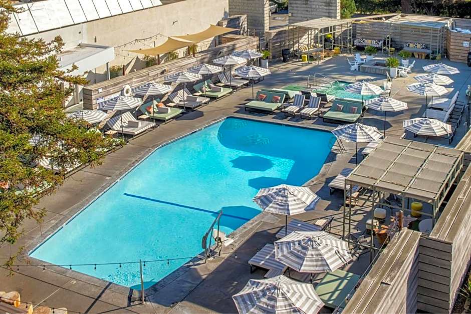 Hotel Paradox, Autograph Collection