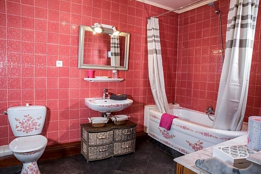 Maison d'hôtes et gîtes La Chouannerie à côté du parc du Puy duFou