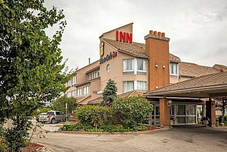 Monte Carlo Inns Oakville Suites
