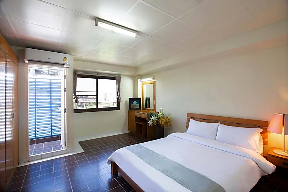 D haus Ngamwongwan Residence