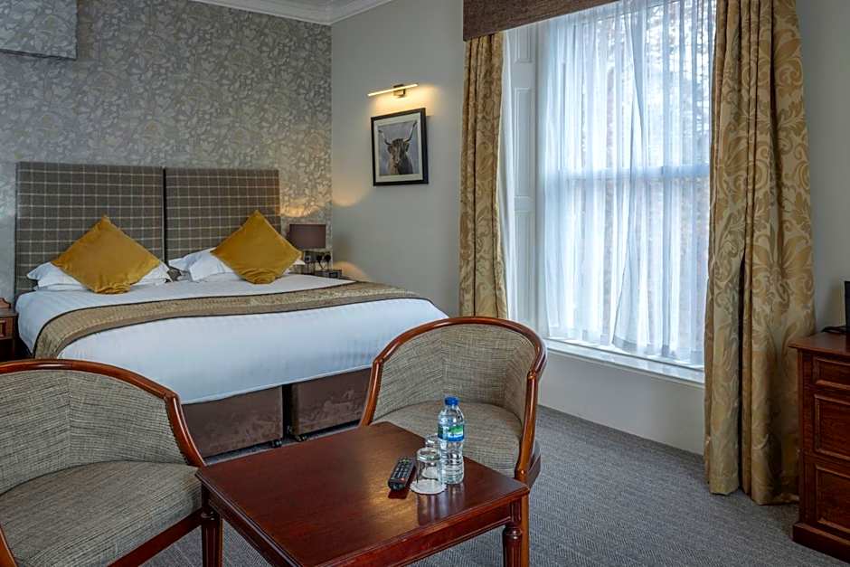 B/W Plus Buxton Lee Wood Hotel