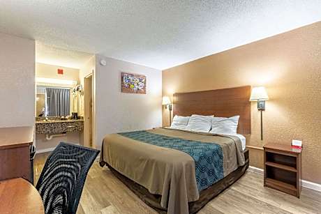 1 King Bed Nonsmoking