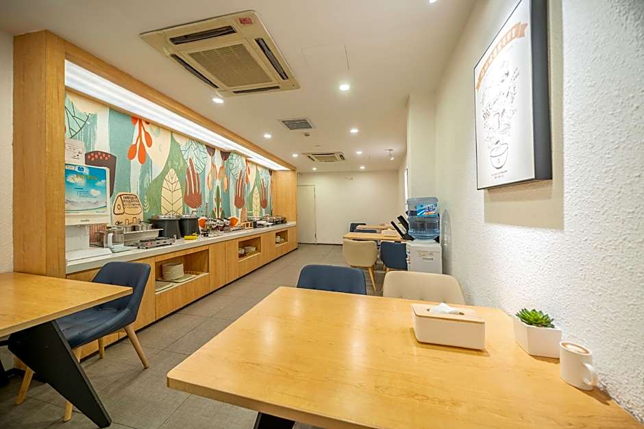 Hanting Hotel Shanghai Zhoupu Wanda Metro Station