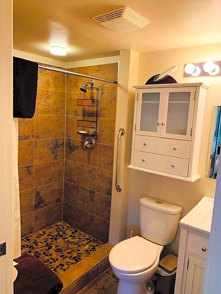 The Fraser River's Edge B&B Lodge