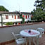 Bright flat in residence with pool - Beahost
