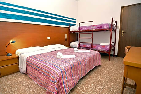 Family Room (2 Adults + 2 Children)