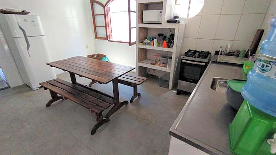 CASA 7 qts sendo 4 suites, Piscina Churrasqueira 200 m praia Anjos