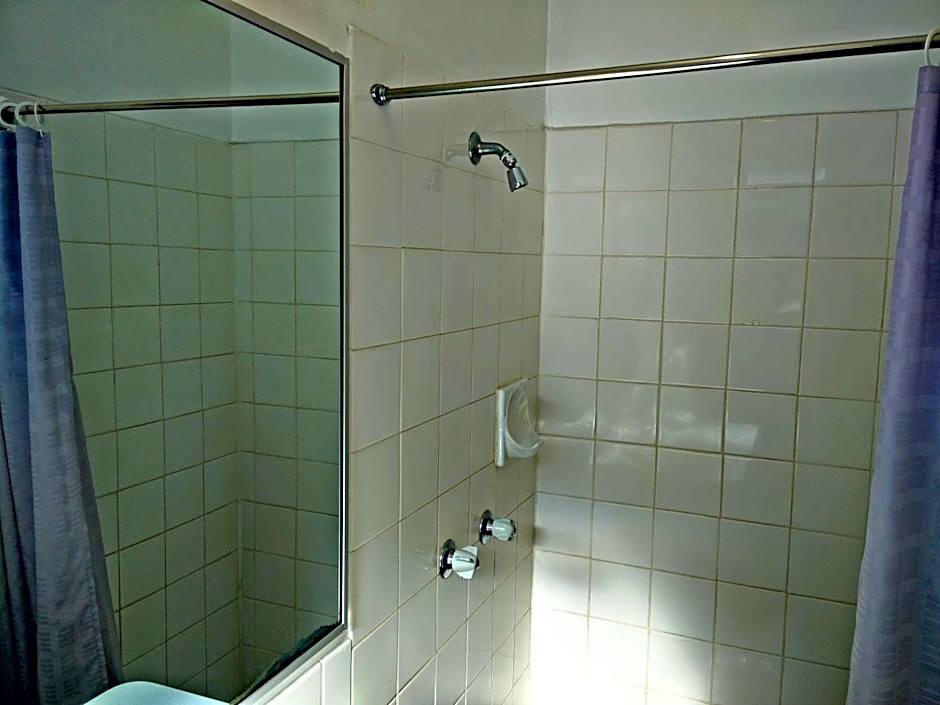 Cairns Motor Inn