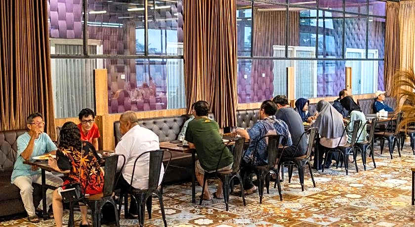 Premiere Hotel Tegal
